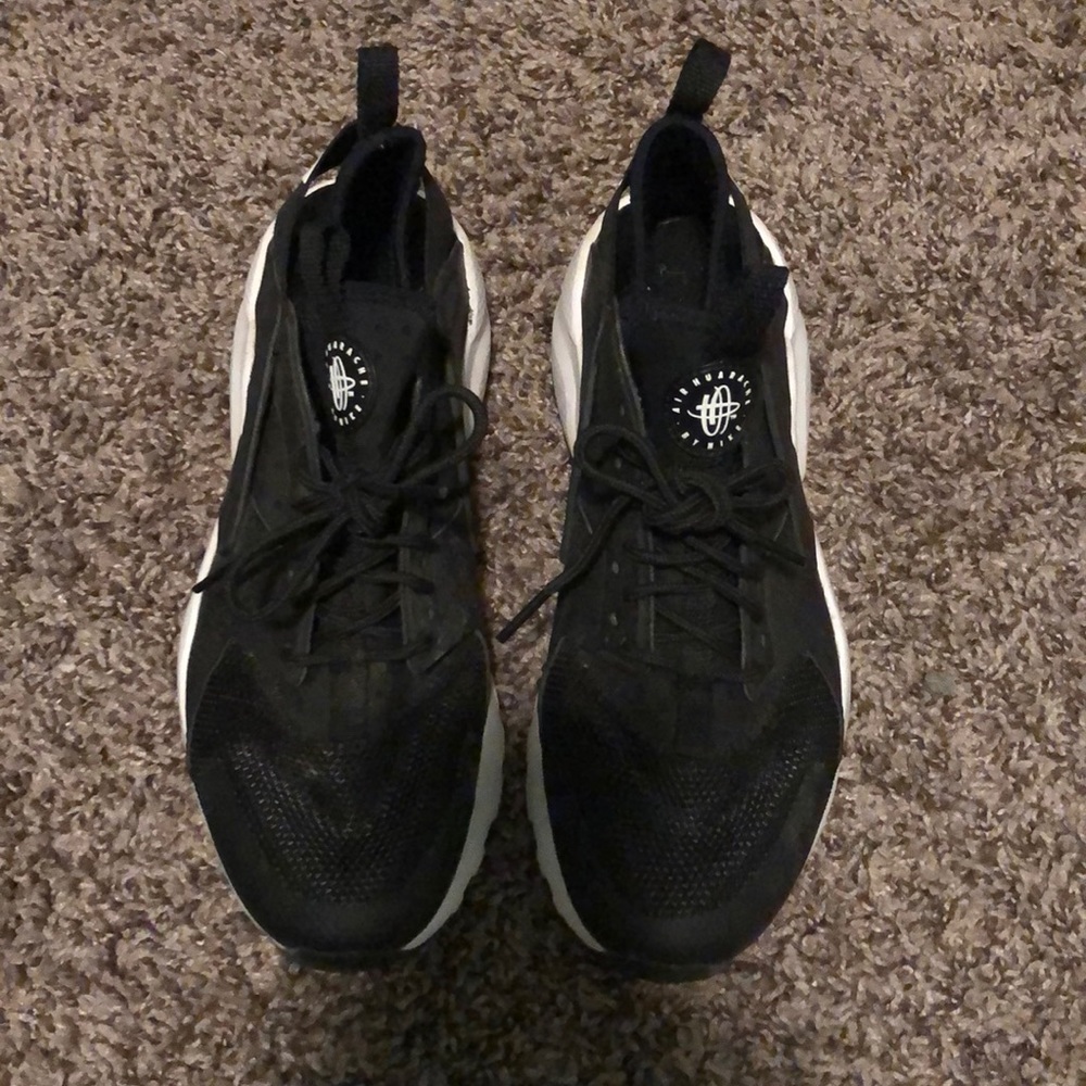 black huarache youth